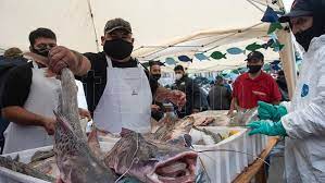 “Pescadazo” en el Congreso: pequeños productores vendieron pescado a $100 el kilo para protestar