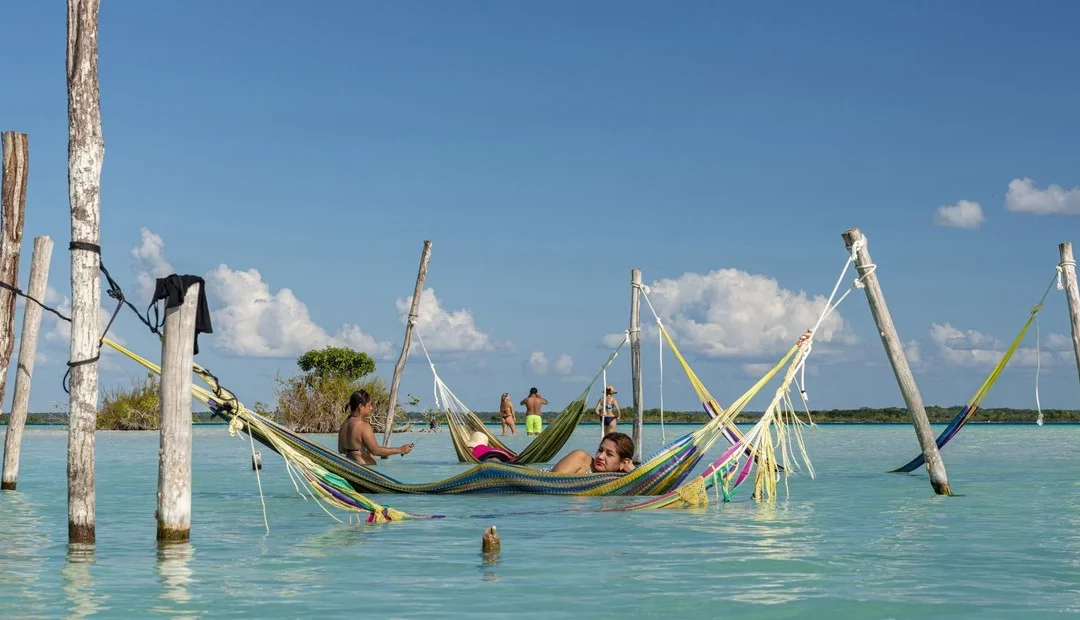 La exótica laguna de Bacalar perdió su color: así quedó uno de los destinos favoritos de los argentinos en el Caribe mexicano