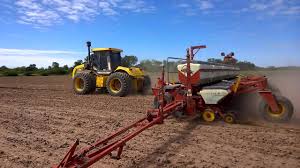 La inversión en las actividades de siembra de los principales cultivos argentinos para la campaña 2025/26 se proyecta en 13.915 millones de dólares.