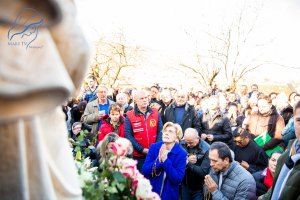 “Queridos hijos: su amor puro y sincero atrae mi corazón materno”