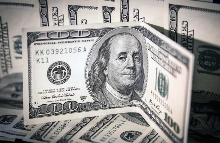El dólar blue inició la semana en alza