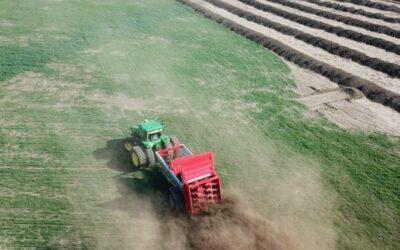 El esparcimiento de fertilizantes orgánicos se hace cada vez más minucioso