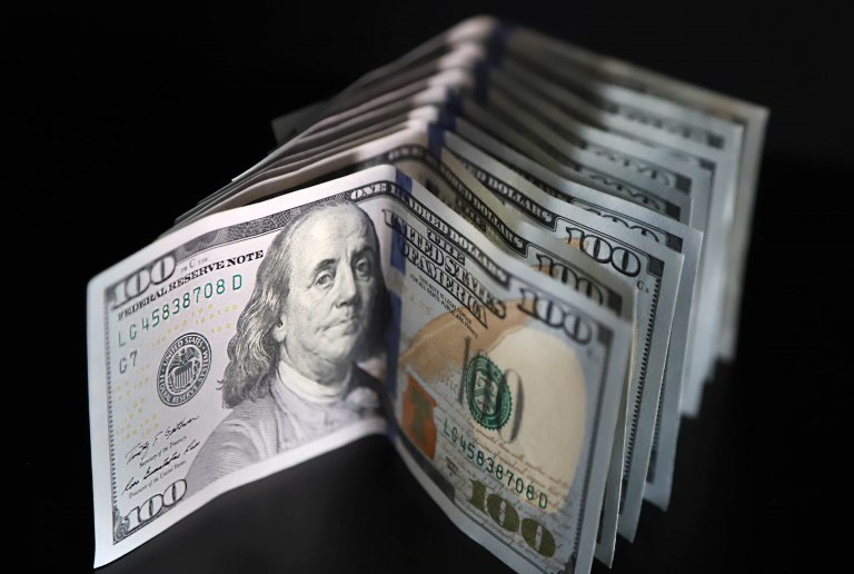 El dólar suma la tercera suba consecutiva de la semana