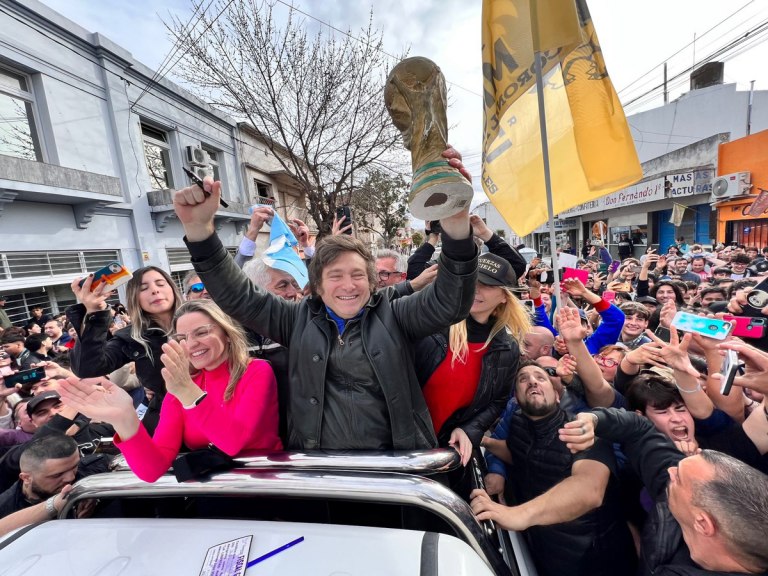 Milei llevó sus caravanas a Punta Alta y Bahía Blanca