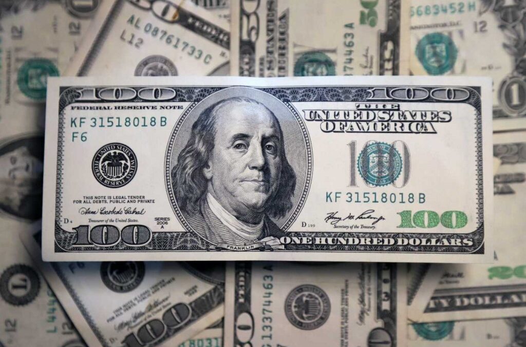 El dólar blue subió otros 15 pesos mientras los financieros corrigen la suba de ayer