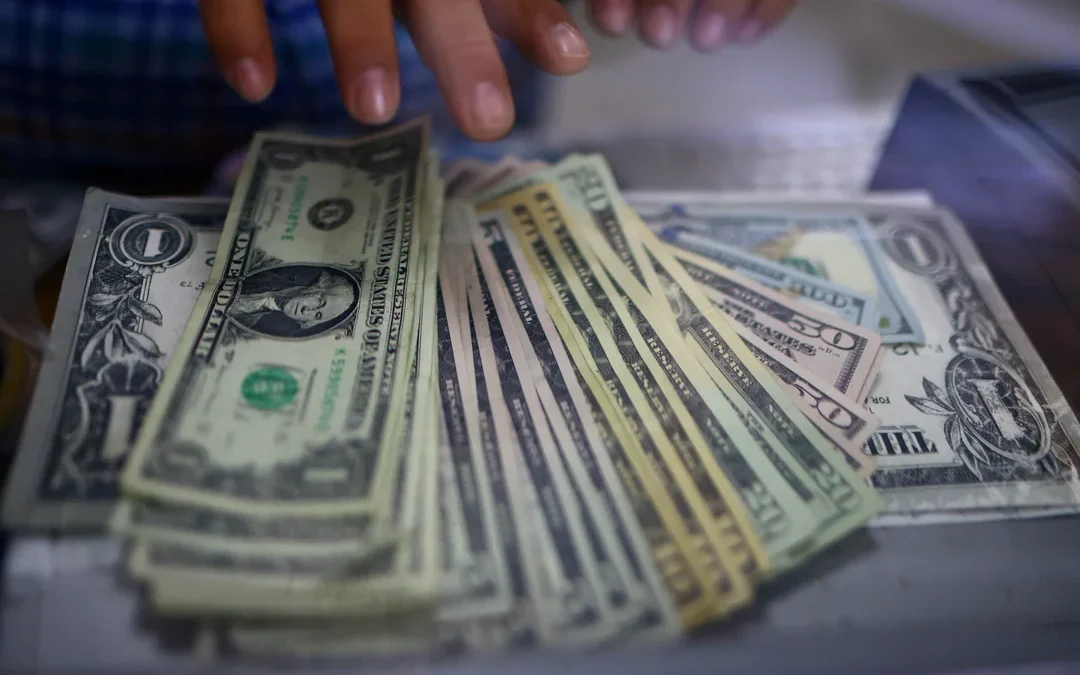 Las cotizaciones libres del dólar continúan calmas en el inicio de la semana