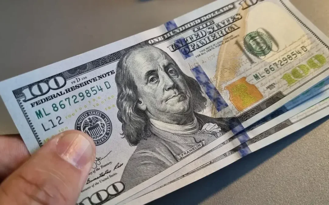 El dólar blue volvió a retroceder y cerró marzo con una caída de 20 pesos