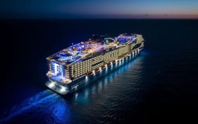 Cómo es navegar en una ciudad de lujo en medio del Caribe: una hamaca al mar y una escalera hecha de cristales