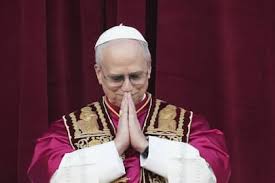 Cardenal Prevost, León XIV quien en su primer saludo invocó por la paz