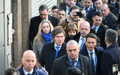 Entre aplausos y reclamos, Javier Milei participó del acto por los 31 años del ataque a la AMIA