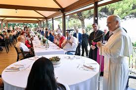 Recordemos siempre que en cada persona encontramos la presencia misma de Dios, expresa León XIV