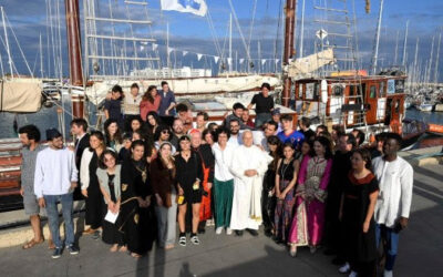 A bordo del Bel Espoir, León XIV animó a los jóvenes a construir la paz del mañana