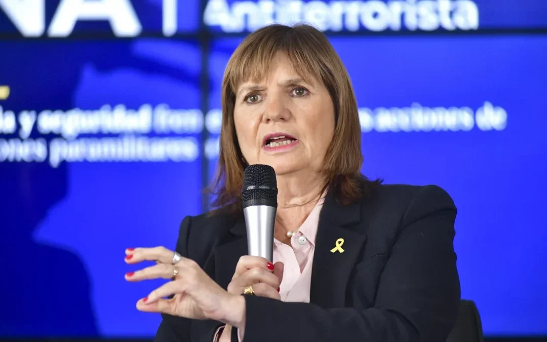 Escoltada por Alejandra Monteoliva, Bullrich anunció el Plan Paraná para el control de la hidrovía