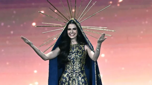 Miss Universo Brasil rinde homenaje a la Virgen María