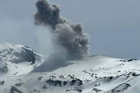 En vilo: la advertencia y los consejos de un especialista por la actividad de un volcán en Mendoza