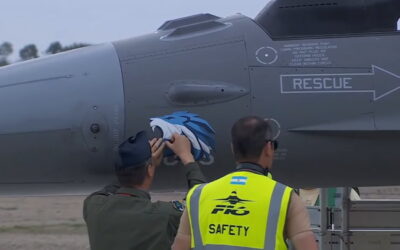 El curioso sticker pegado en uno de los aviones F-16 y la explicación oficial: “En honor al Presidente”
