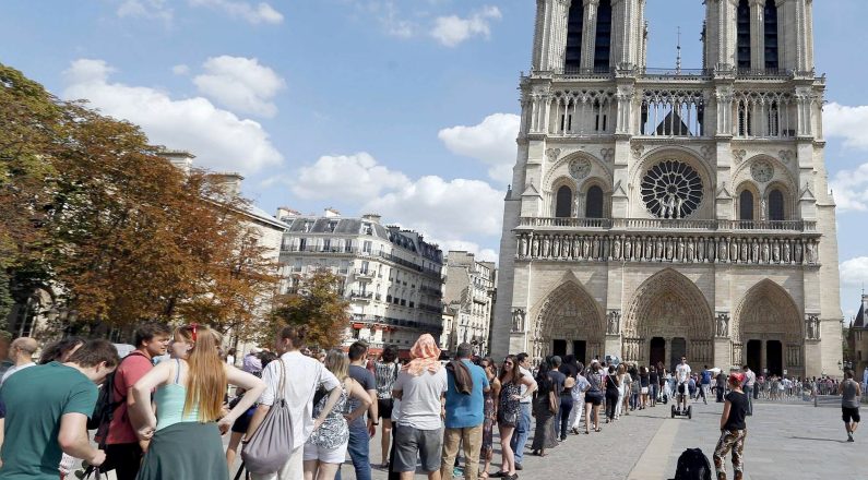 La Catedral de Notre Dame renace como epicentro del turismo religioso mundial y cultural en París