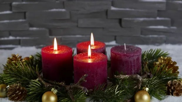 Oración: encendemos la tercera vela de la corona de Adviento