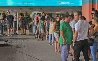 Largas filas para vacunarse contra fiebre amarilla