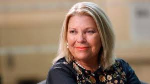 Carrió afirmó que al pedido al FMI le parece "maravilloso"