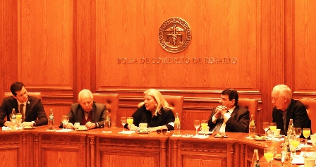 Carrió debatió con dirigentes y empresarios agroindustriales en la Bolsa de Rosario