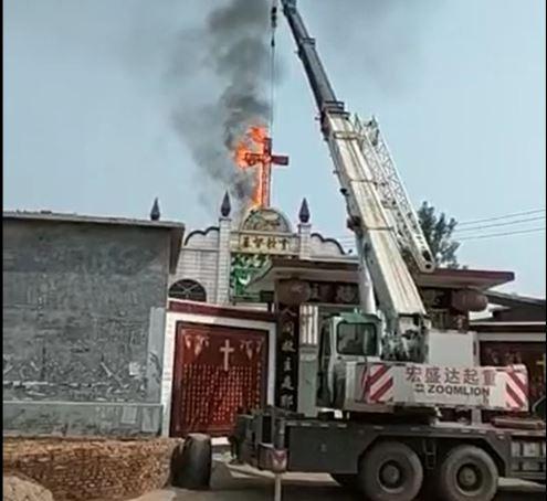 China: Continúa la quema de cruces y la eliminación de imágenes sacras de los edificios religiosos