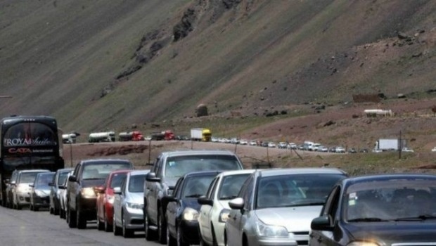 Por la devaluación, la Argentina está barata: ahora chilenos y uruguayos vienen al país en Tours de compras