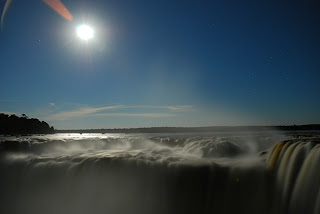 Luna en las Cataratas: Parque Nacional Iguazú, Argentina