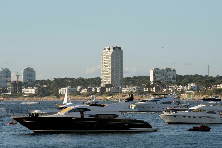 Verano gris en Punta del Este, que resiste los embates de la crisis Argentina