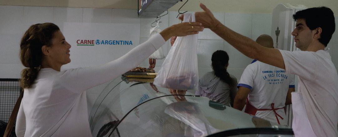 Consejos para la correcta manipulación de carne vacuna durante su compra y conservación