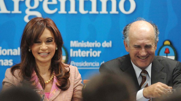 La enmienda Parrilli para controlar a los medios renovó las tensiones en Casa Rosada