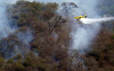 Aeroaplicadores controlaron el fuego en el Cerro San Javier, Tucumán