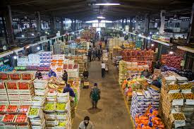 El Gobierno asegura que las frutas subieron hasta 187% en octubre en el Mercado Central