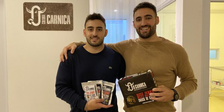 Hermanos, desarrollaron snacks de carne deshidratada junto al INTI