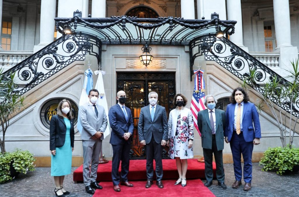 Solá con enviados de Biden: “Se habló de la posibilidad de que EE.UU. nos libere vacunas”