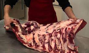 Vaca a China: el Gobierno bloqueó a dos frigoríficos que querían exportar falda y tapa de asado