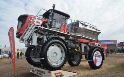 Fertec lanzó la fertilizadora autopropulsada F519  Opera con tolva de 5.500 litros, motor de 194 HP y dosificación por cinta transportadora de un metro de ancho.