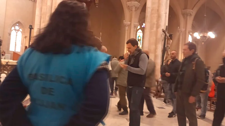 Tras renunciar al Gobierno, Beliz participa de la marcha de los movimientos sociales oficialistas contra la pobreza y la inflación