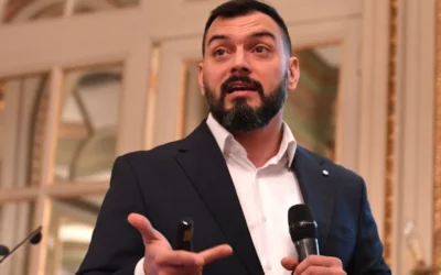 Álvarez Agis: “Hay que devaluar, subir retenciones y aumentar los salarios, todo desde el día uno”