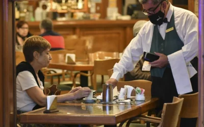 El empleo en el sector hotelero-gastronómico creció en agosto un 25% interanual