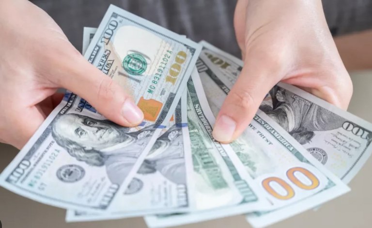 El dólar se acercó a $ 1.000 en la última jornada de operaciones del mandato de Alberto Fernández