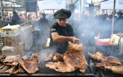 Cientos de personas disfrutan del Campeonato Federal del Asado en la 9 de Julio