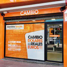 A cuánto cotizan el dólar blue, el oficial y los financieros