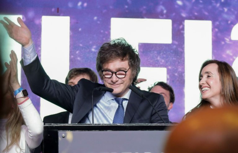 Javier Milei reunirá a sus diputados y senadores electos para pedirles que vayan a buscar el voto del PRO y de Juan Schiaretti