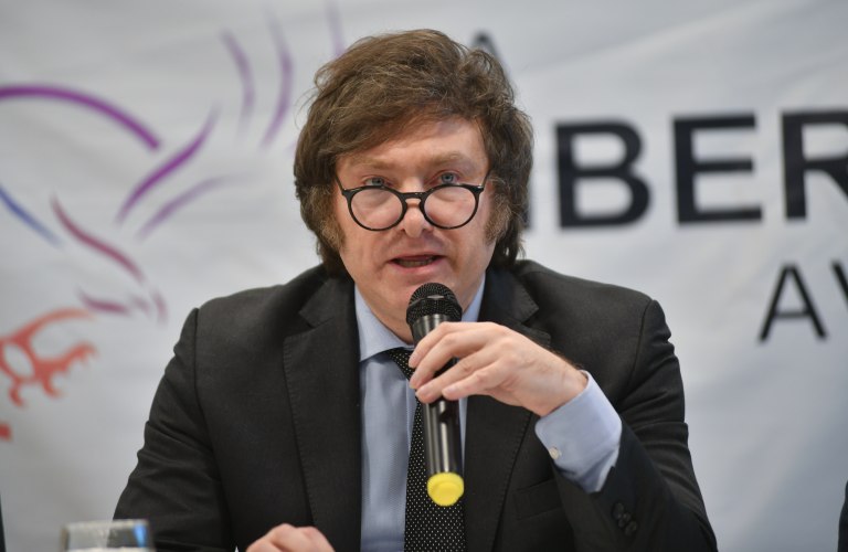 Los banqueros intentan reunirse con Milei luego de los cruces por los plazos fijos