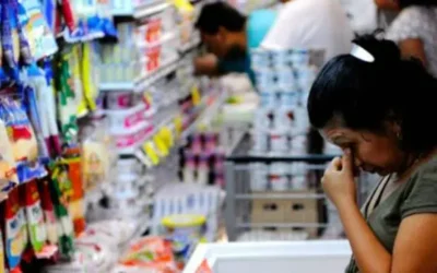 La baja de la inflación no genera una recuperación del consumo, que sigue en caída libre