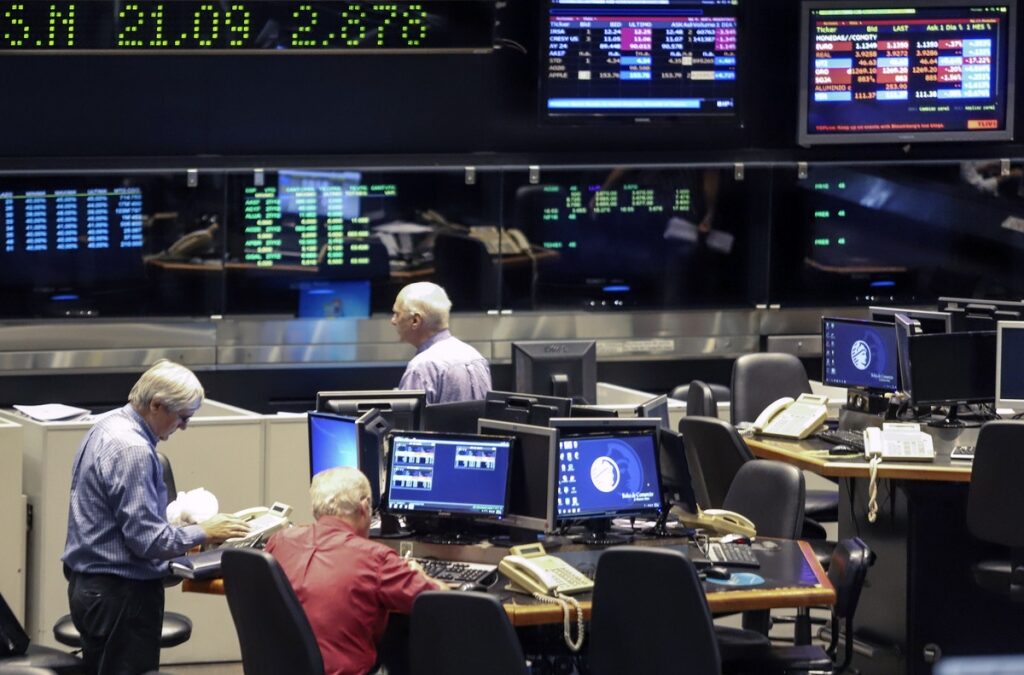 Suben los bonos y el Riesgo País baja a 1.169 puntos