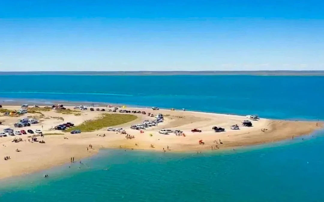 Cómo llegar al «Caribe» secreto de la Patagonia de aguas cálidas e ideal para desconectar