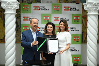Asumió Catiane Seif como nueva Secretaria de Turismo de Santa Catarina. Brasil