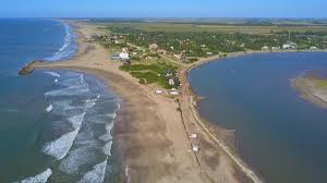 La costa atlántica resigna turistas por los precios y también playa por erosión